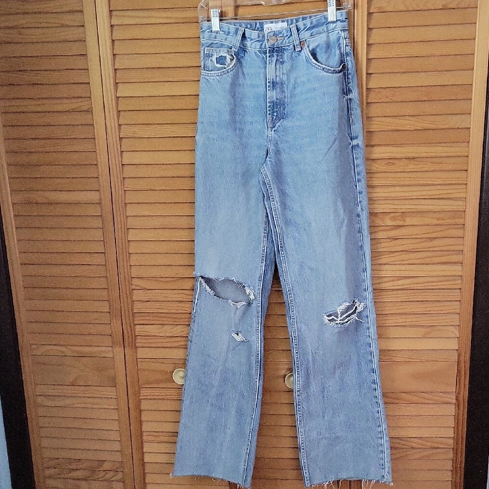 NWT Zara High Rise Wide Leg Ripped Jeans Light Wash Raw Hem 100% Cotton Size 4 - Picture 1 of 12